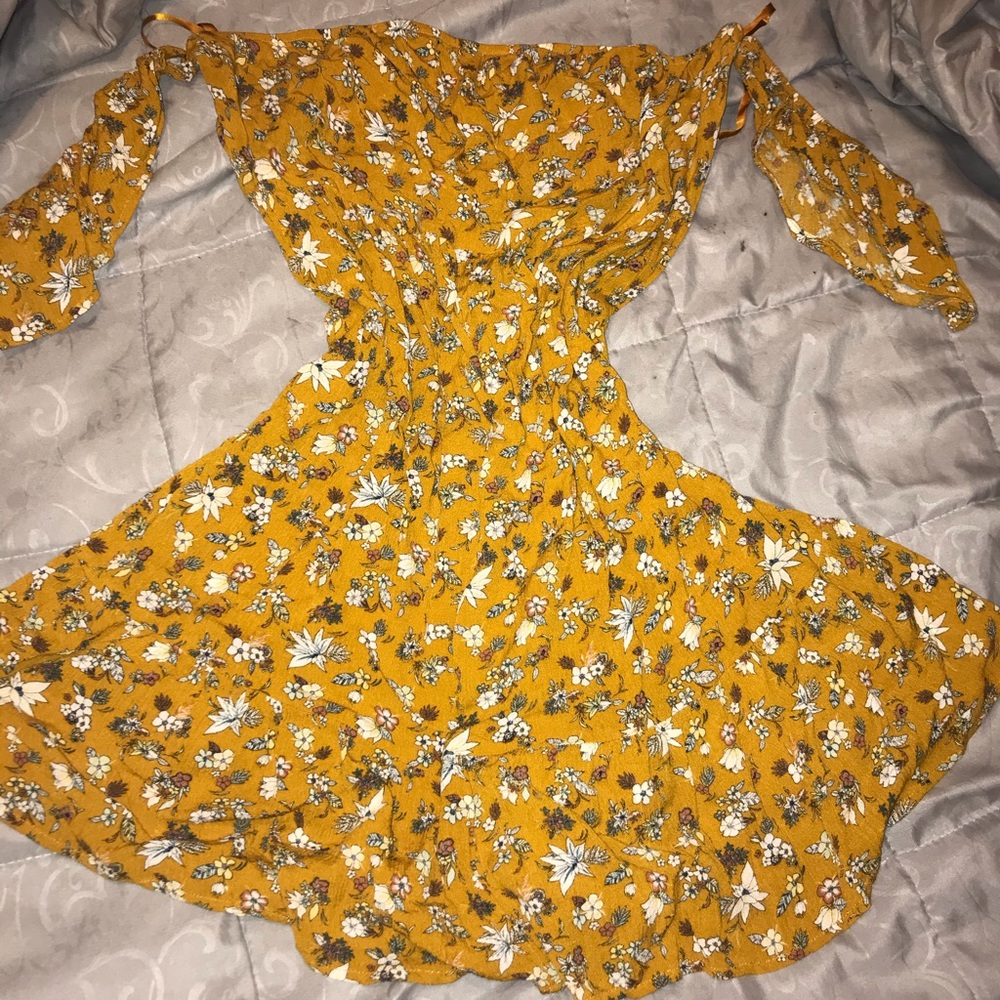 Yellow Dress w flowers - Picture 2 of 3
